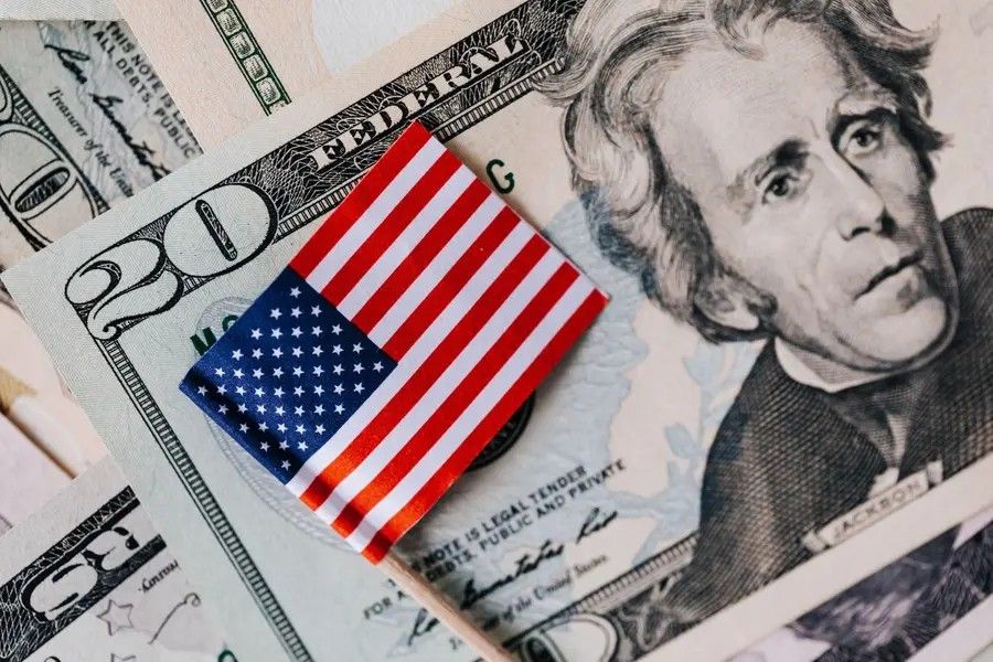 Analisis Dolar Turun dengan Fokus pada Data AS, Yen Pimpin Pasar - Data Pasar 2025-12-15