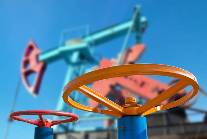 Analisis Harga Minyak Mantul dari Dasar, Negosiasi Damai Rusia–Ukraina Jadi Kunci - Data Pasar 2025-11-27