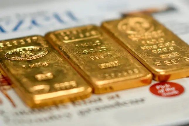Analisis Emas Turun Lebih dari 1% Tertekan Penguatan Dolar - Data Pasar 2026-03-10