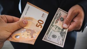 EUR/USD Tertekan saat Dolar Menguat di Tengah Risiko Timur Tengah
