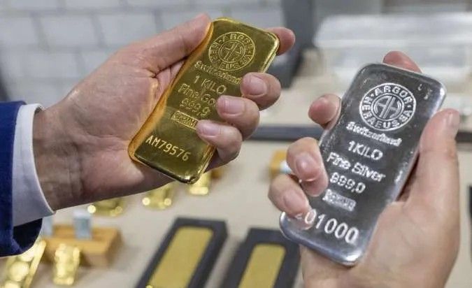 Analisis Emas Melonjak Diatas 3%, Dolar Melemah - Data Pasar 2026-05-06