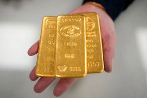 Deal Iran Seret, Emas Loyo